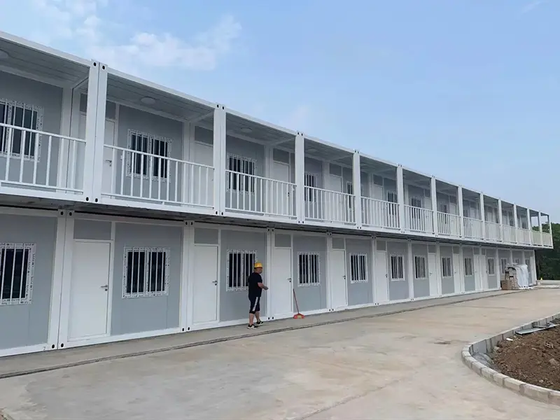 折りたたみ式コンテナハウスは不均一な地面に建設できますか？